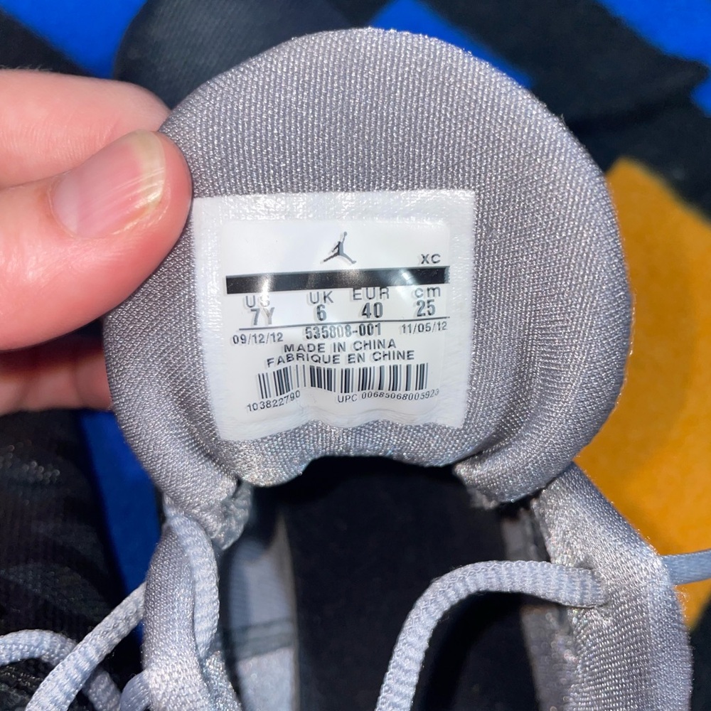 Boys Jordan basketball shoes - Picture 5 of 5